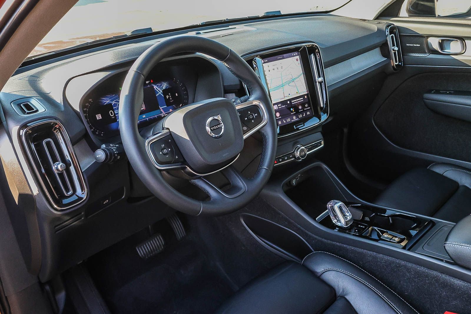 Used 2023 Volvo XC40 B5 Ultimate w/ Protection Package Premier image 29