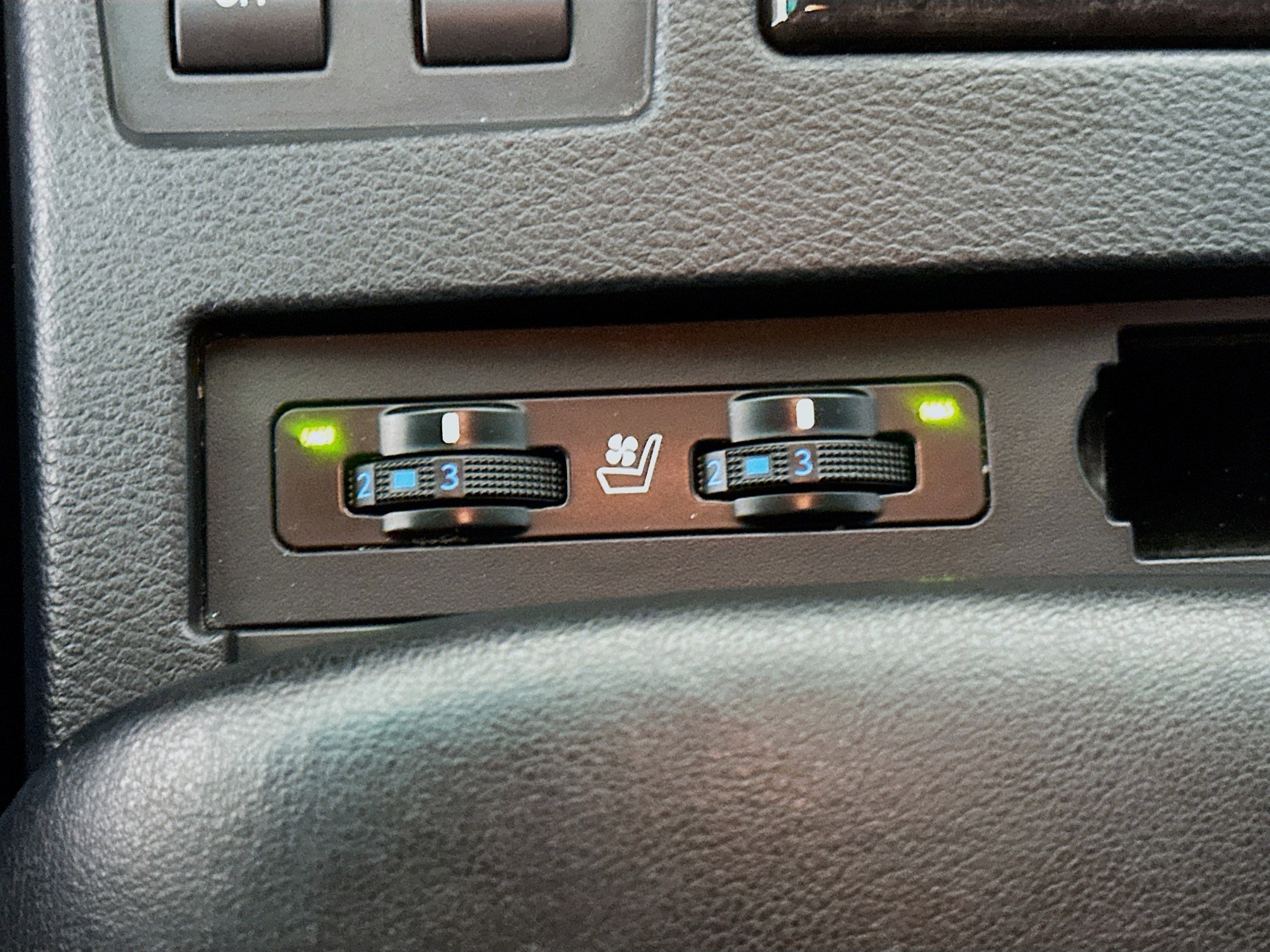 Used 2013 Lexus RX 350 F Sport w/ Navigation Pkg image 26