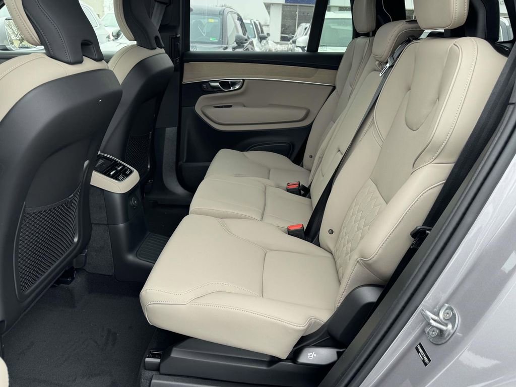New 2026 Volvo XC90 T8 Plus w/ Protection Package Premier AWD/4WD image 16