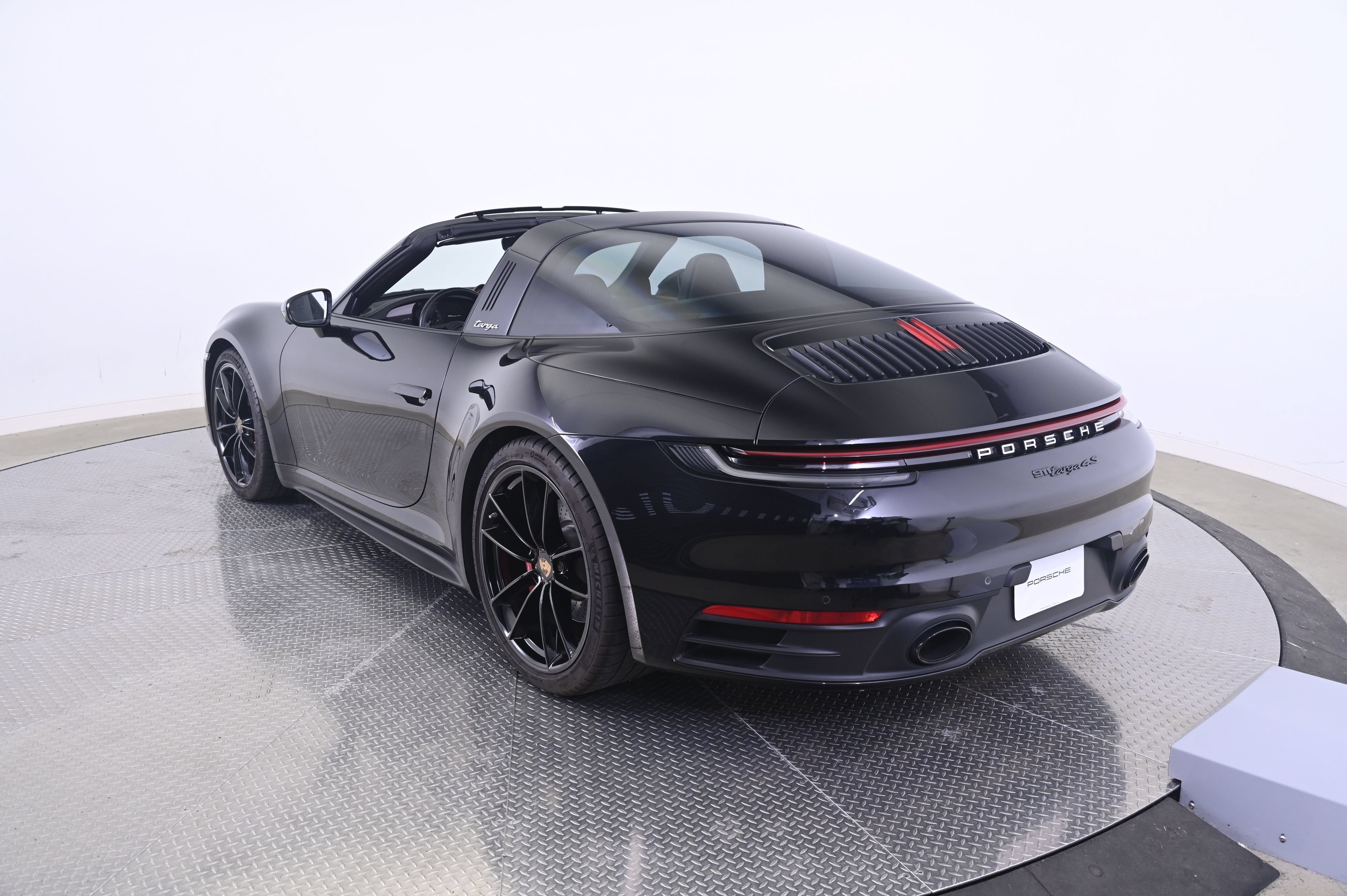 Certified 2024 Porsche 911 Targa 4S AWD/4WD image 3