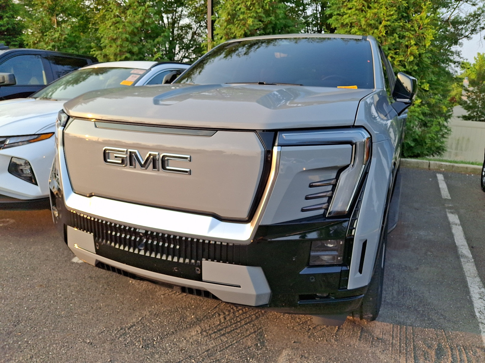 Used 2024 GMC Sierra EV Denali AWD/4WD image 2