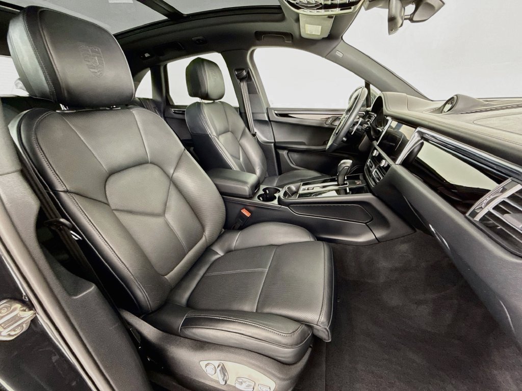 Certified 2025 Porsche Macan Turbo w/ Premium Package Plus AWD/4WD image 30