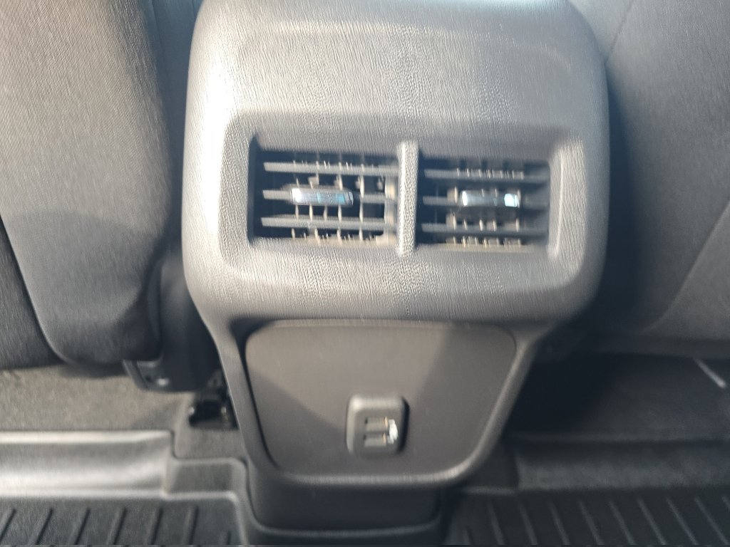 Used 2021 Chevrolet Equinox LT AWD/4WD image 16