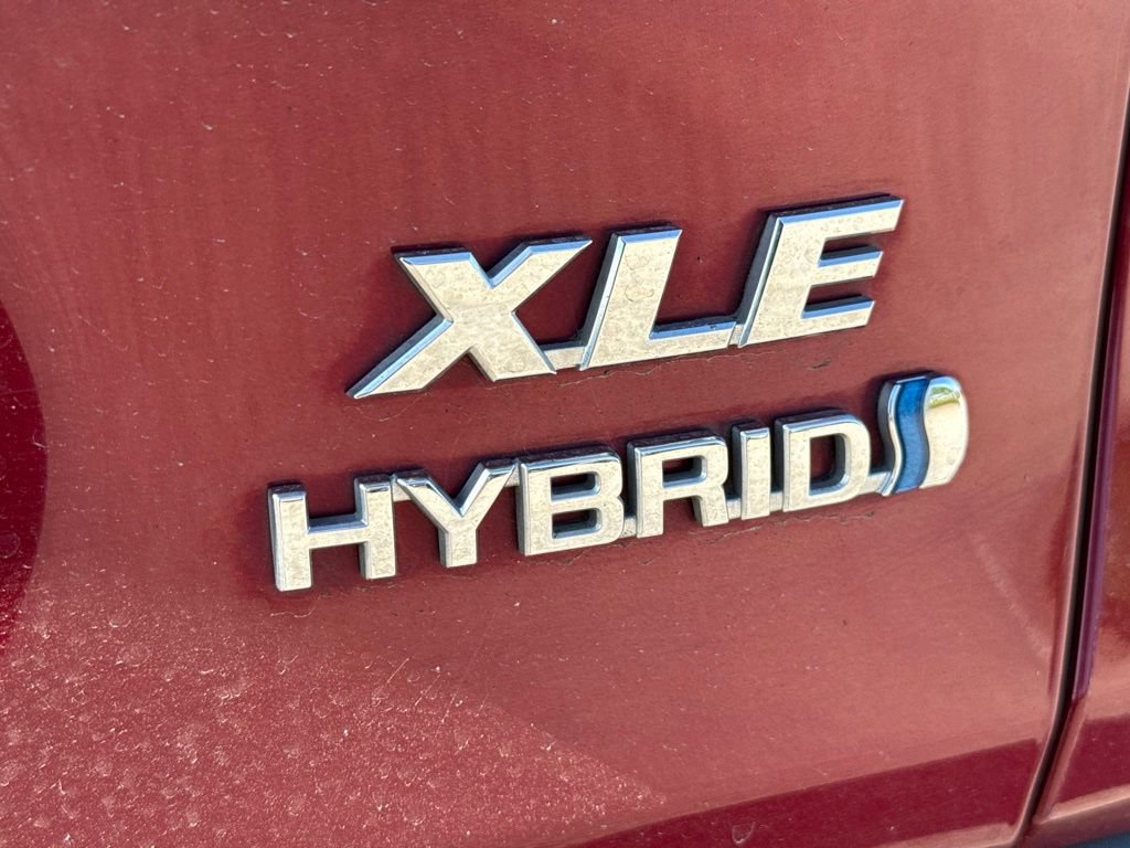 Used 2019 Toyota RAV4 XLE w/ Convenience Package AWD/4WD image 3