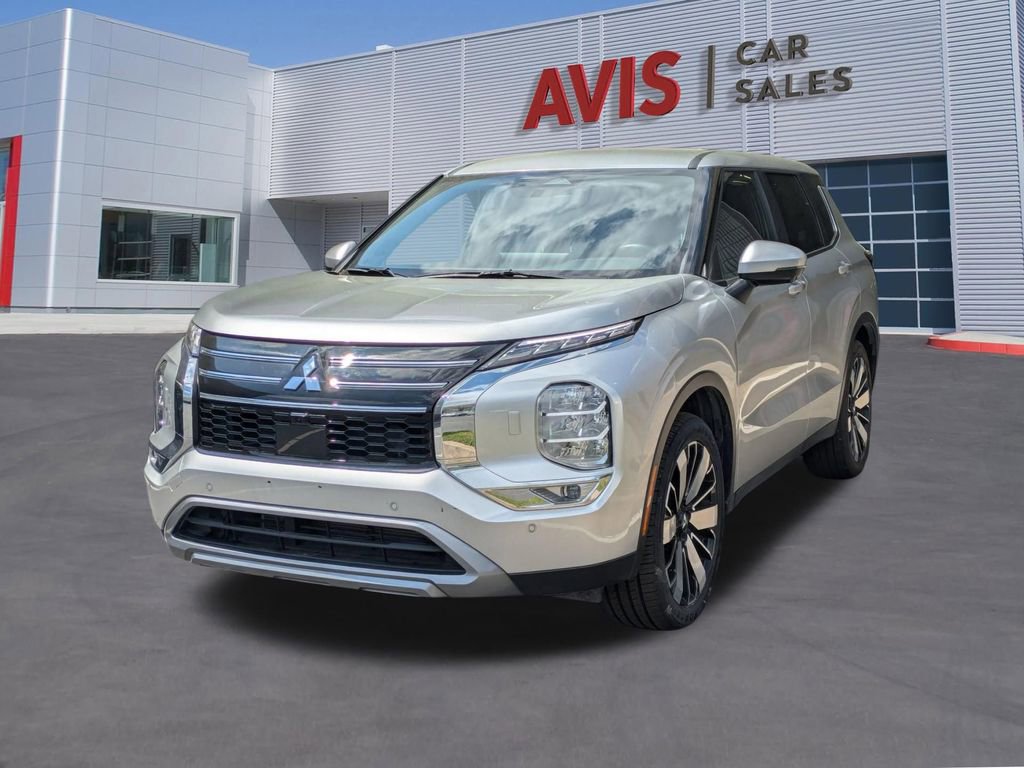 Used 2025 Mitsubishi Outlander SE