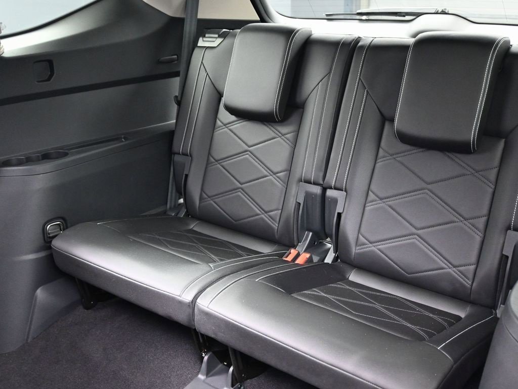 Used 2024 Volkswagen Atlas SE image 31