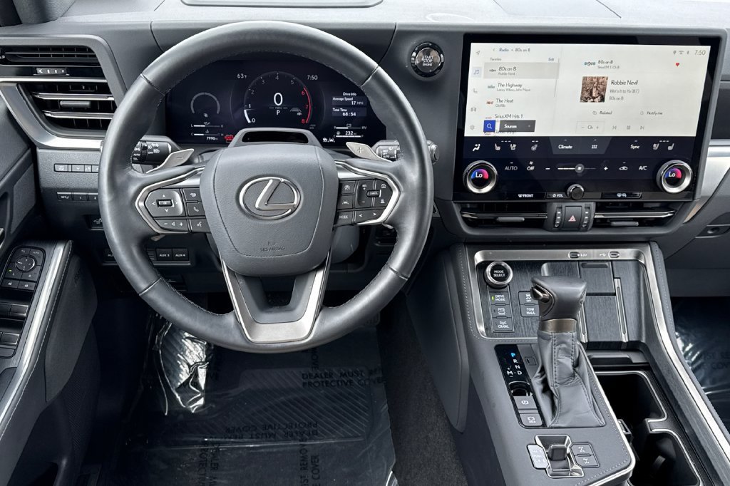 Used 2025 Lexus GX 550 w/ Accessory Package (32) AWD/4WD image 17