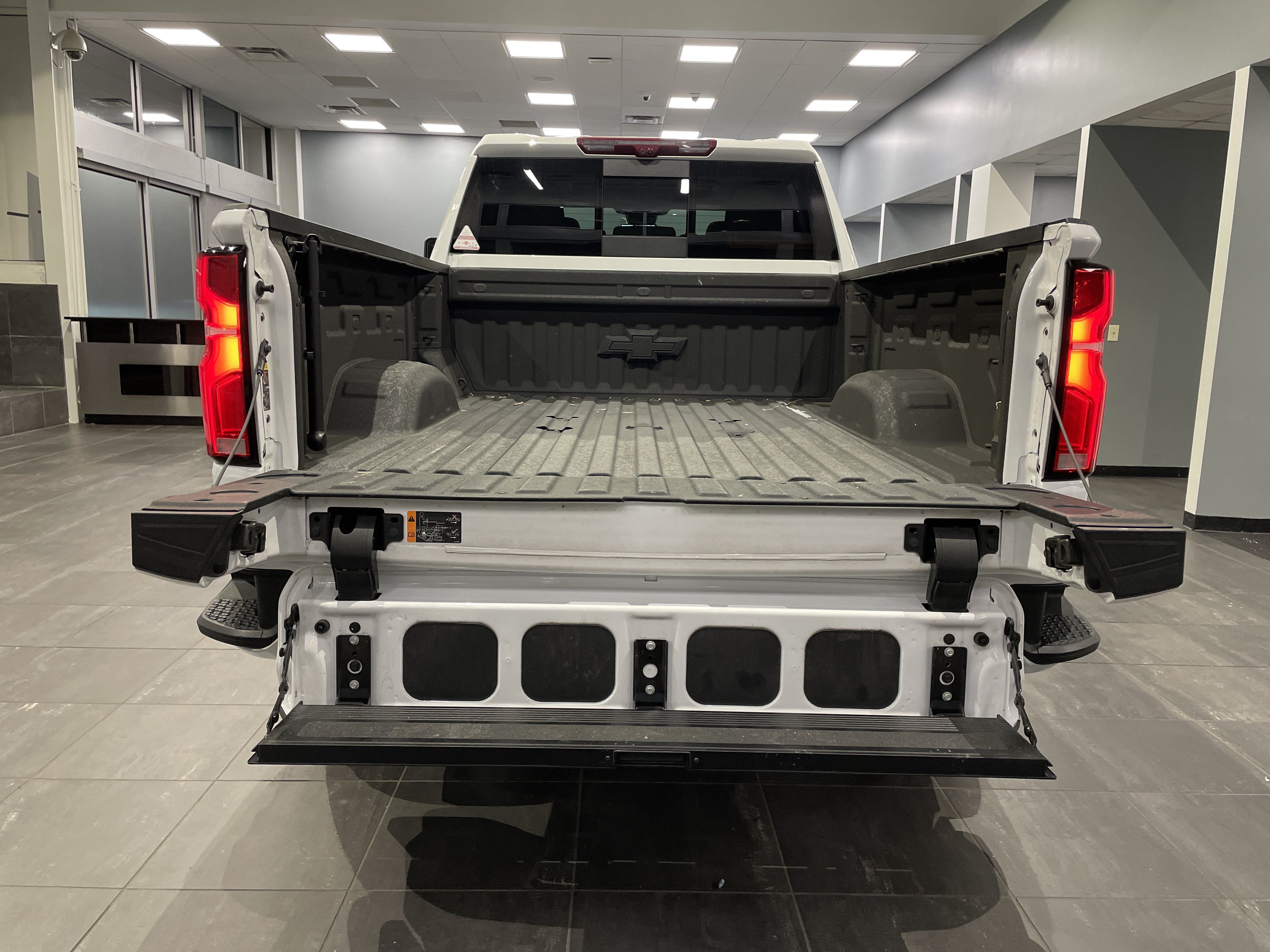 Used 2024 Chevrolet Silverado 2500 LTZ w/ LTZ Premium Package AWD/4WD image 38