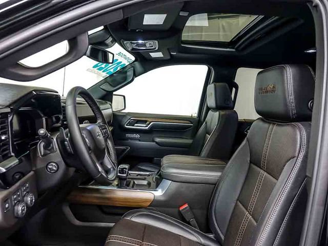 Certified 2026 Chevrolet Silverado 1500 High Country w/ Midnight Edition AWD/4WD image 13