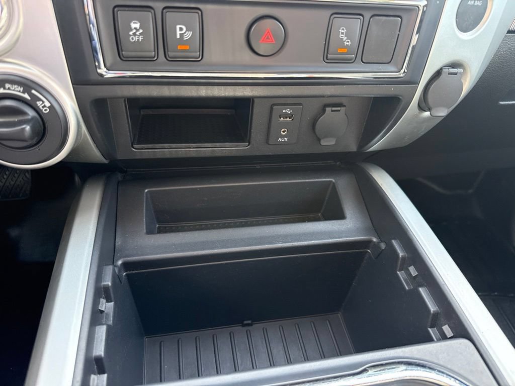 Used 2018 Nissan Titan PRO-4X AWD/4WD image 12