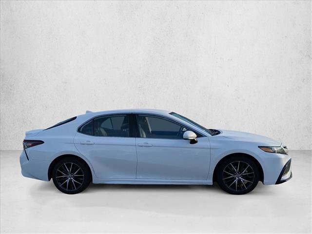 Used 2021 Toyota Camry SE image 4