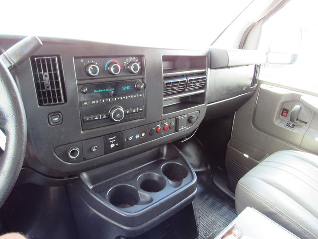 Used 2015 Chevrolet Express 2500 RWD image 34