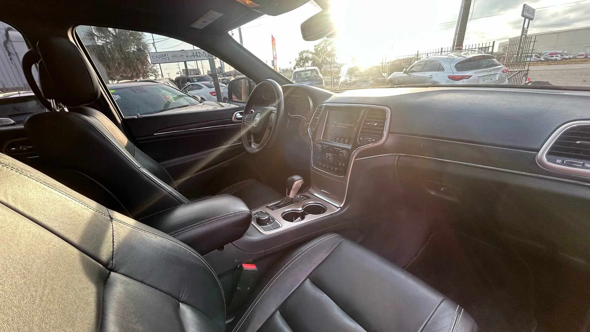 Used 2017 Jeep Grand Cherokee Limited AWD/4WD image 12