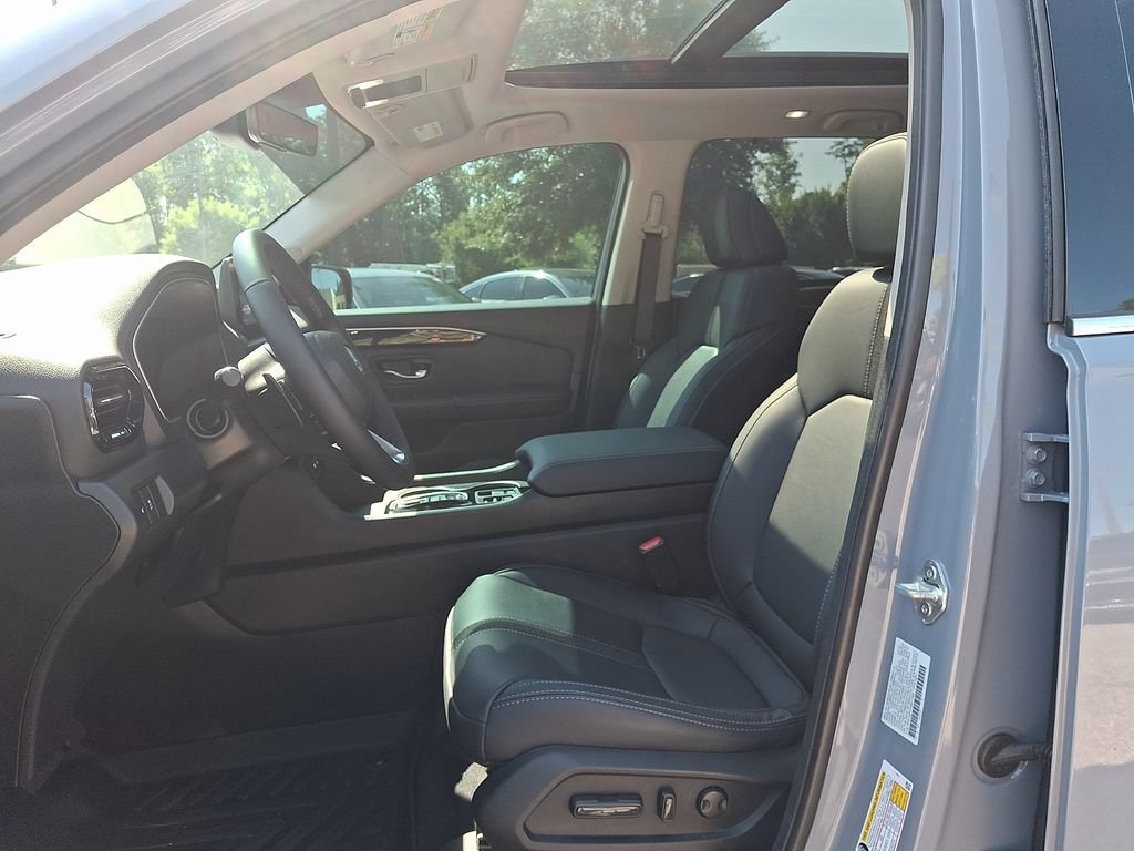 Used 2025 Honda Pilot Touring image 13