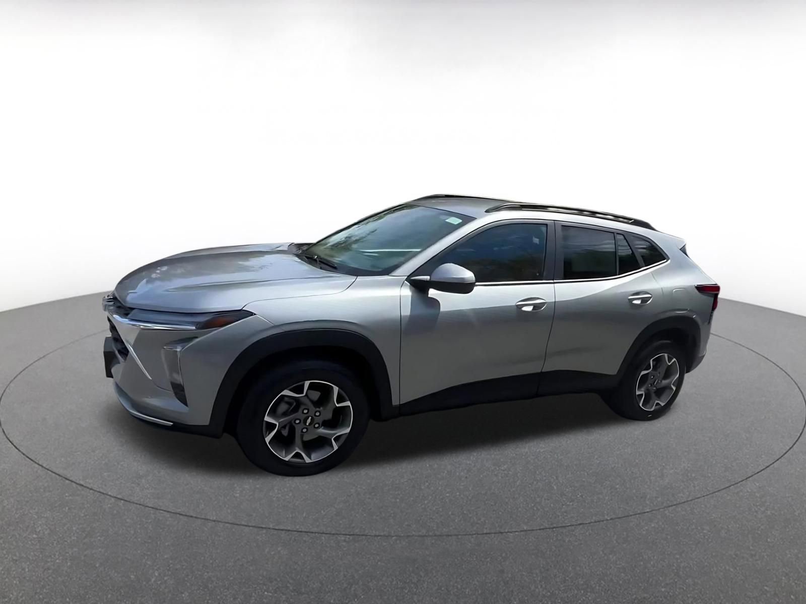 Used 2025 Chevrolet Trax LT w/ LT Convenience Package image 8