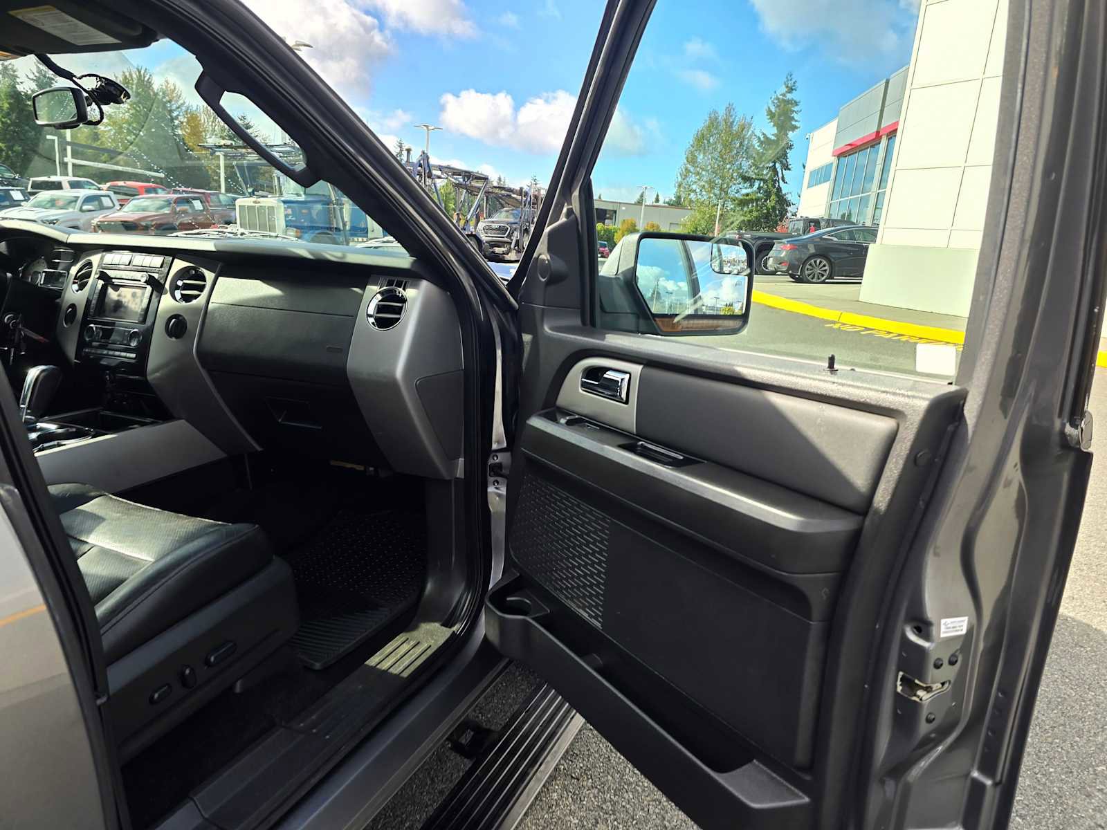 Used 2013 Ford Expedition Limited image 10