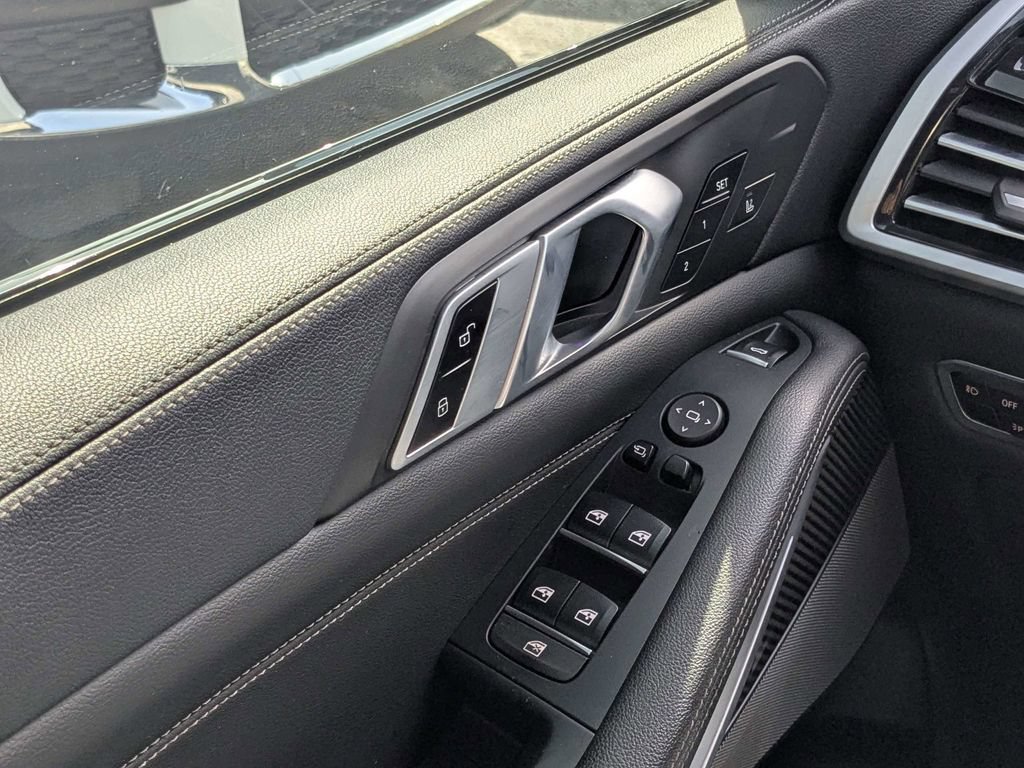 Used 2021 BMW X5 M50i AWD/4WD image 21