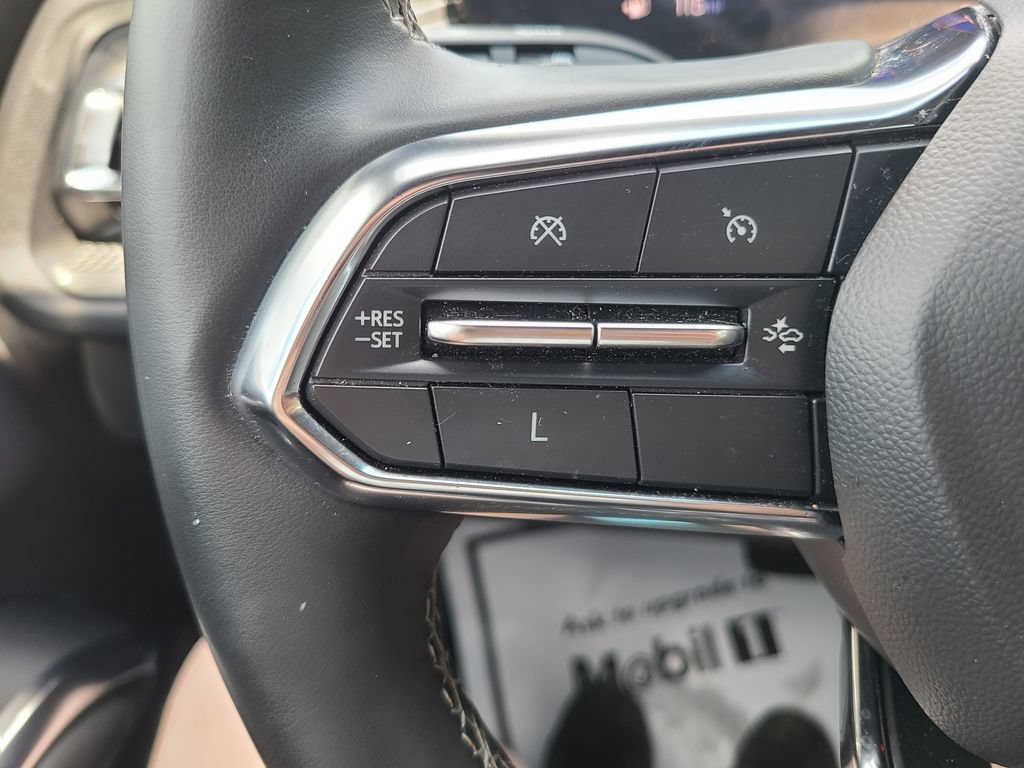 Used 2024 Chevrolet Traverse LT FWD image 3