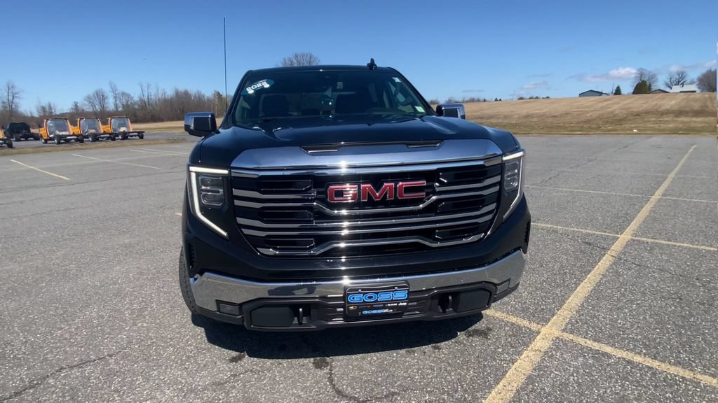 Certified 2022 GMC Sierra 1500 SLT w/ SLT Premium Package AWD/4WD image 3