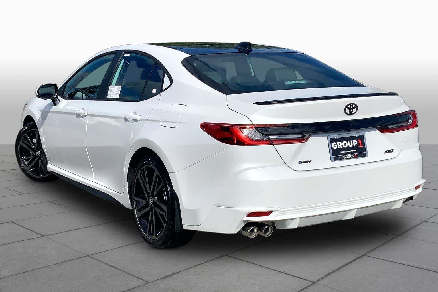 New 2026 Toyota Camry Hybrid FWD image 12