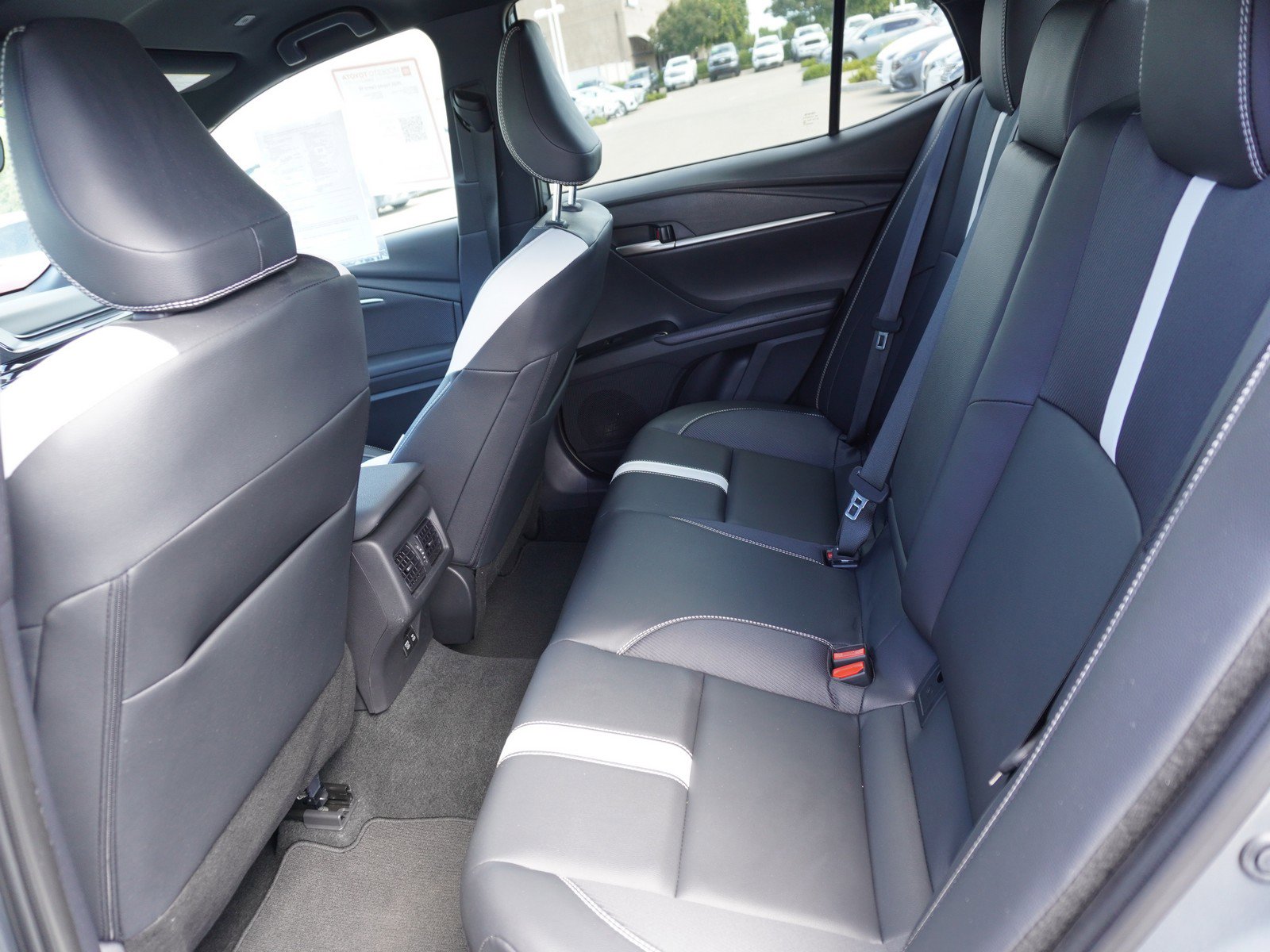 Used 2025 Toyota Camry SE w/ Convenience Package FWD image 13