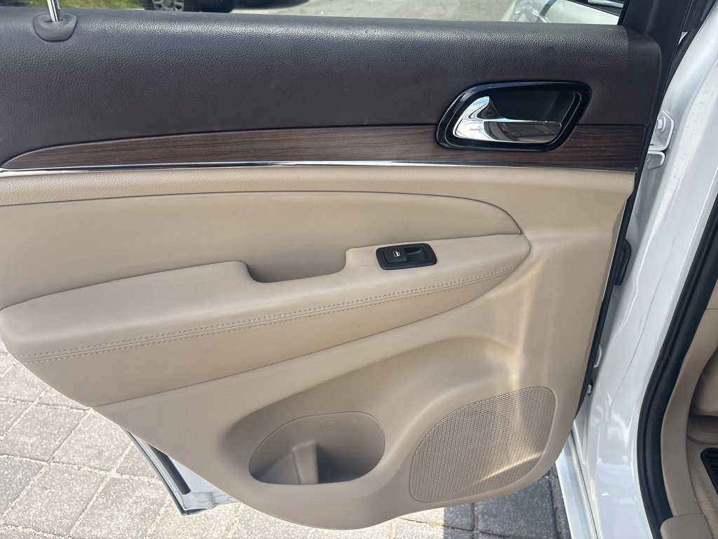 Used 2021 Jeep Grand Cherokee Overland w/ Trailer Tow Group IV image 18