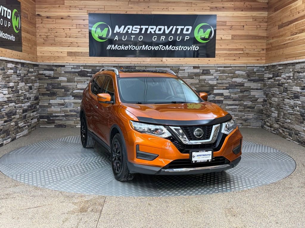 Used 2018 Nissan Rogue SV w/ Sun & Sound Touring Package image 2