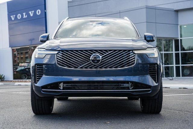 New 2026 Volvo XC90 B5 Ultra image 2