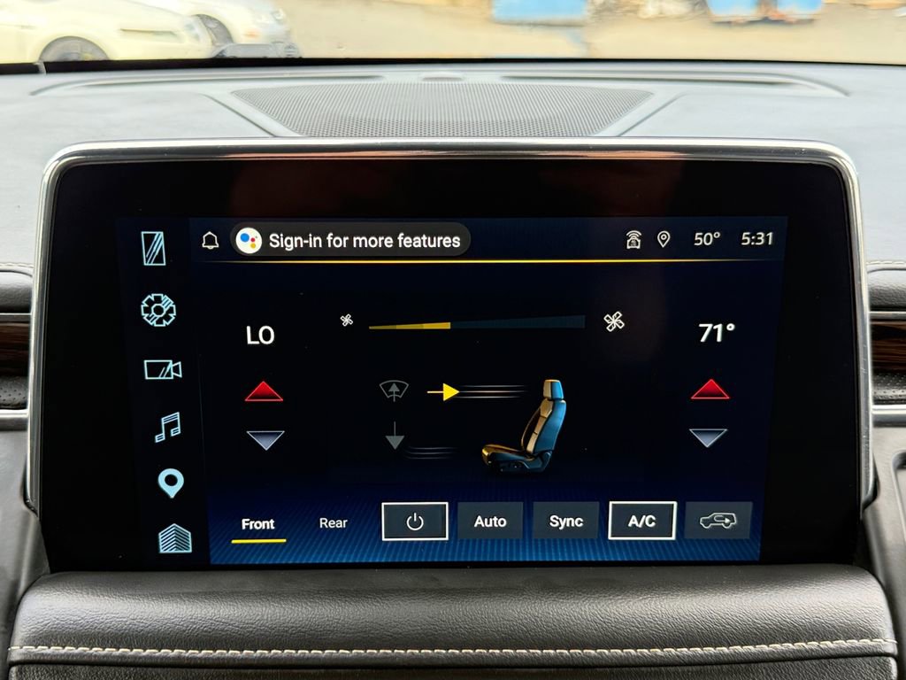 Used 2022 Chevrolet Suburban Premier AWD/4WD image 19