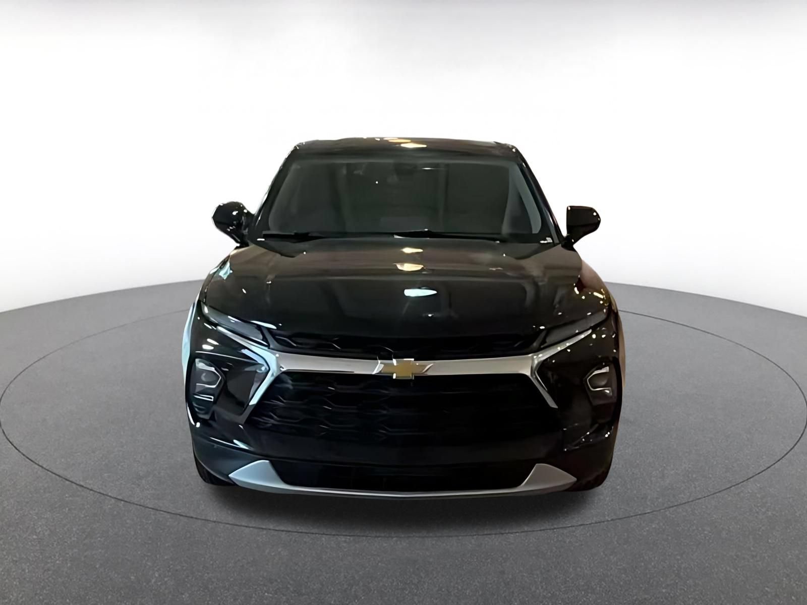 Used 2025 Chevrolet Blazer LT FWD image 4