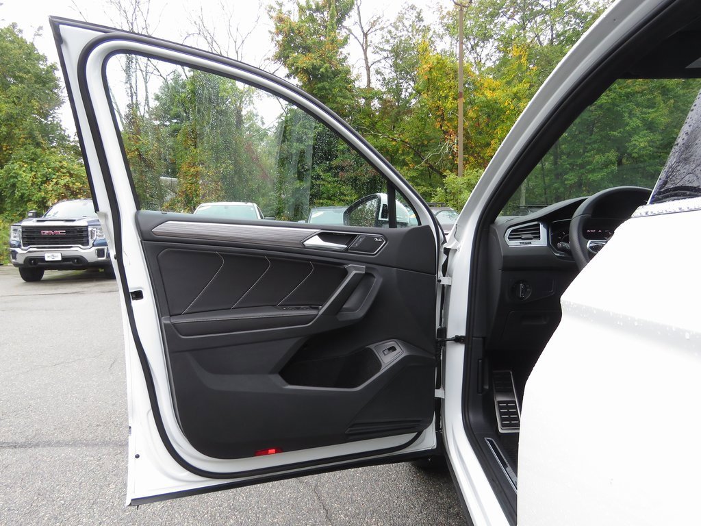 Used 2022 Volkswagen Tiguan SEL R-Line image 10