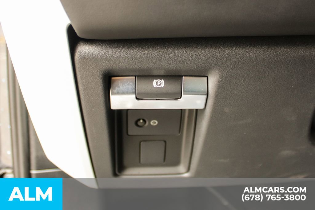 Used 2024 Land Rover Defender 110 X-Dynamic SE image 32