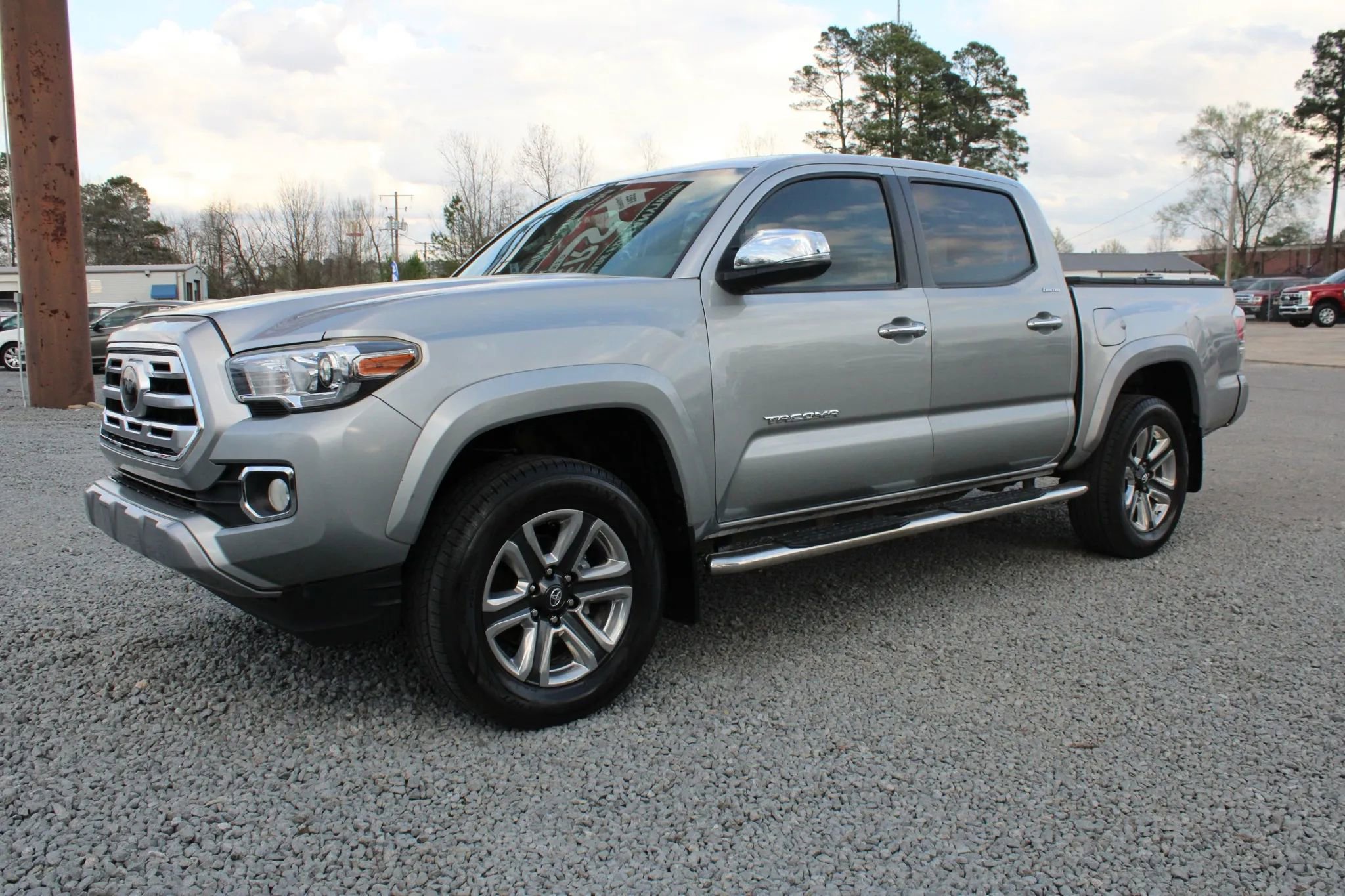Used 2018 Toyota Tacoma Limited image 3