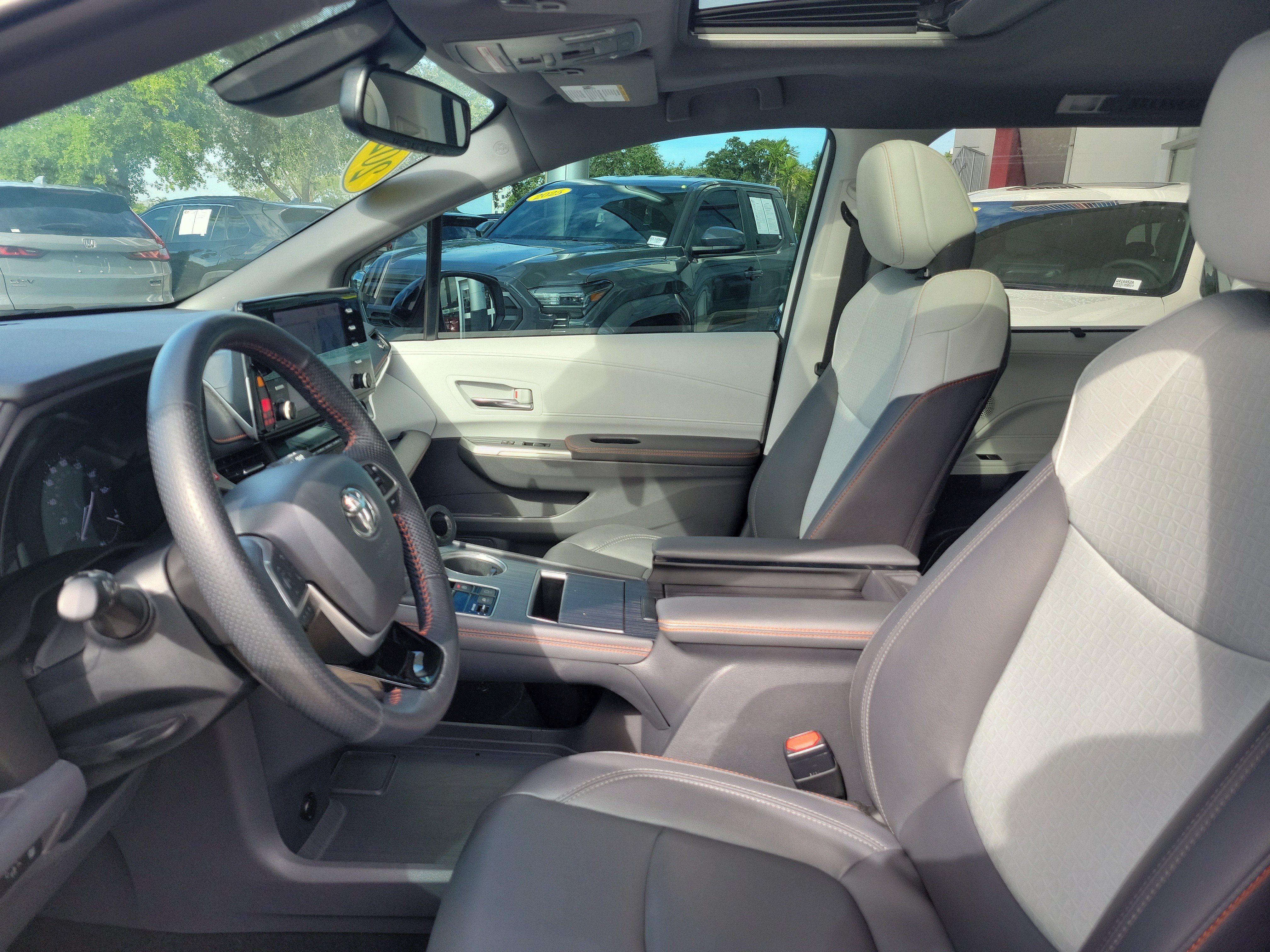 Used 2022 Toyota Sienna XSE FWD image 24
