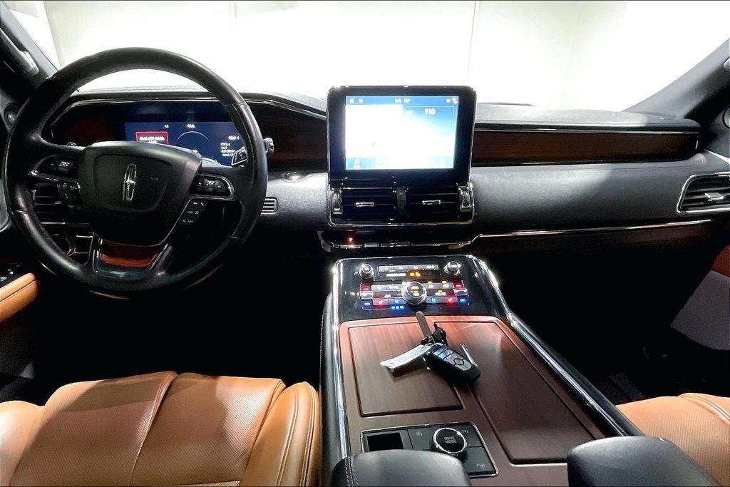 Used 2018 Lincoln Navigator Reserve w/ Technology Package AWD/4WD image 18