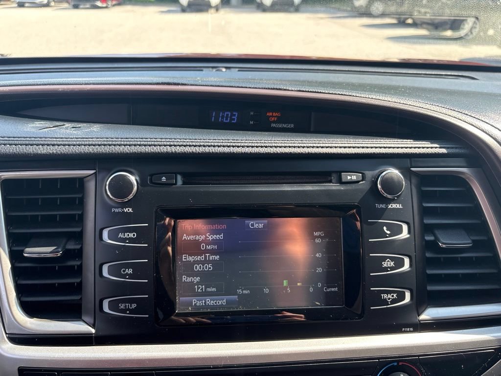 Used 2019 Toyota Highlander LE AWD/4WD image 21