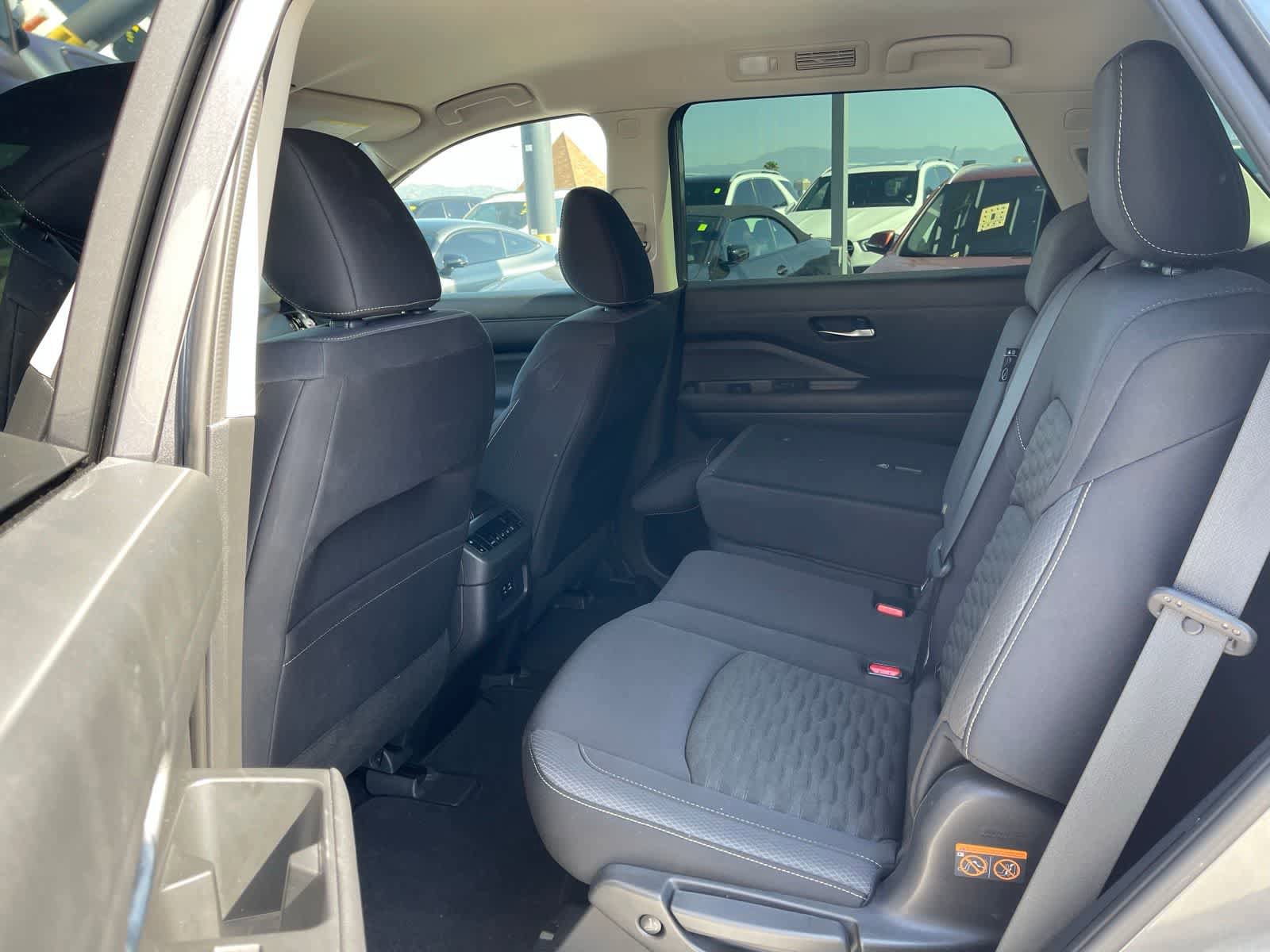 Used 2022 Nissan Pathfinder SV FWD image 5