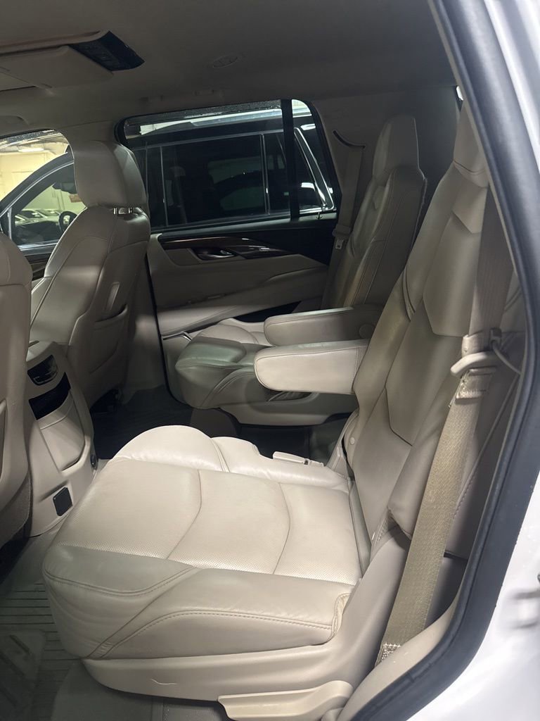 Used 2018 Cadillac Escalade Luxury image 6