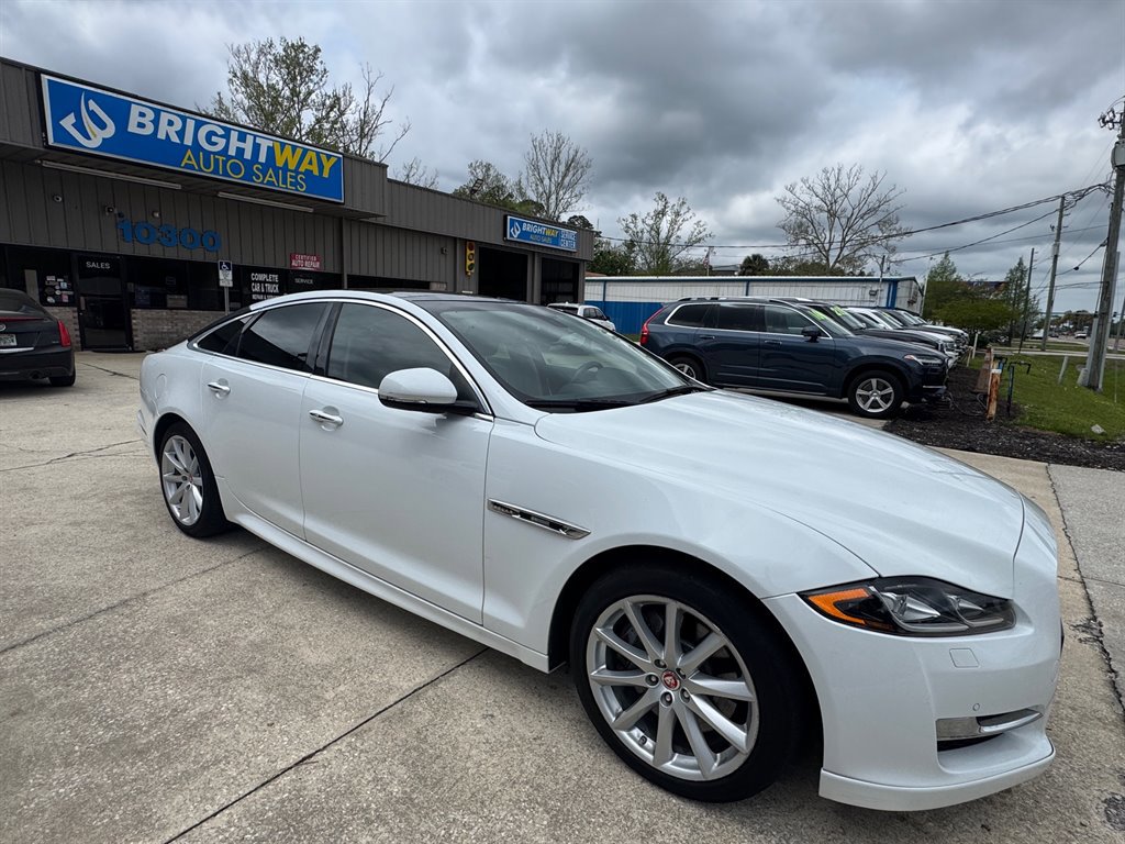 Used 2017 Jaguar XJ R-Sport image 4