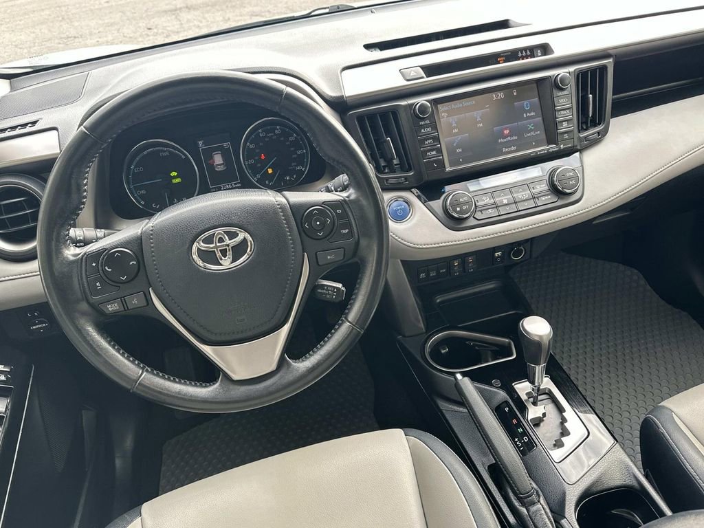 Used 2018 Toyota RAV4 Limited image 29