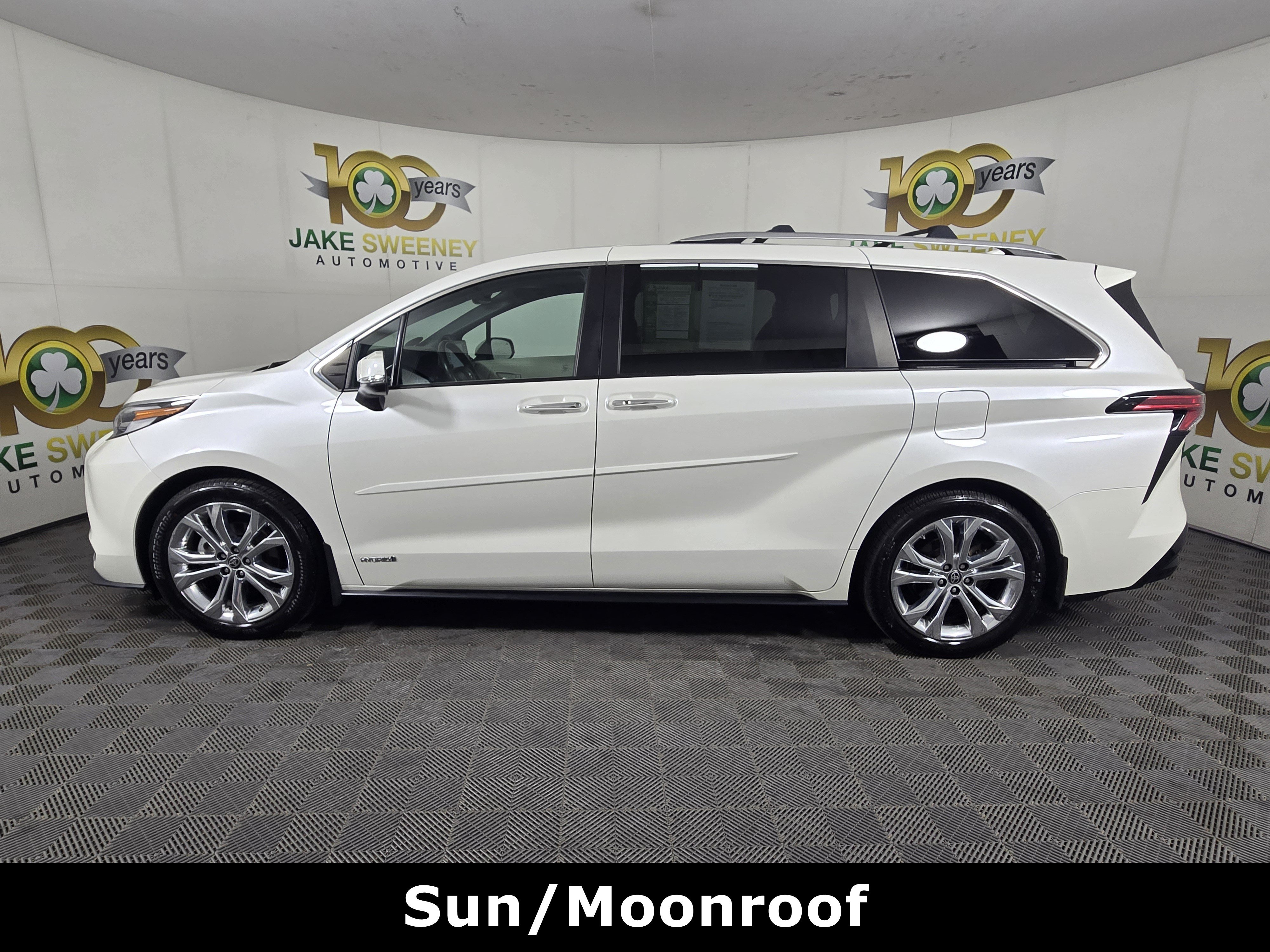Used 2021 Toyota Sienna Platinum FWD image 6
