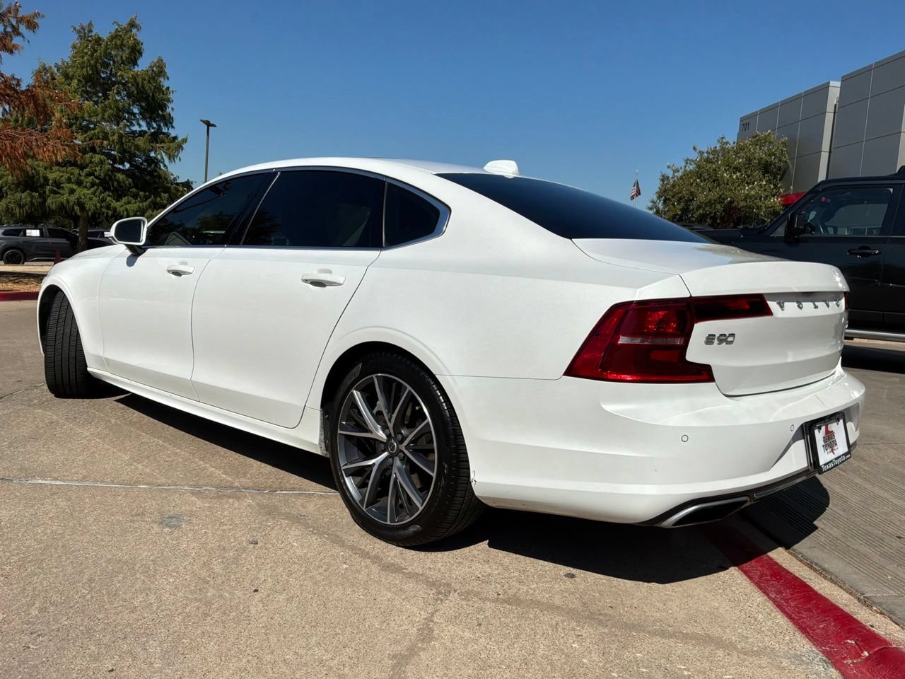 Used 2019 Volvo S90 T6 Momentum AWD/4WD image 7
