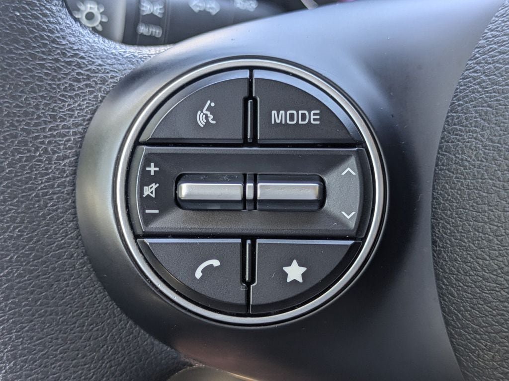Used 2023 Kia Soul LX w/ LX Technology Package FWD image 23