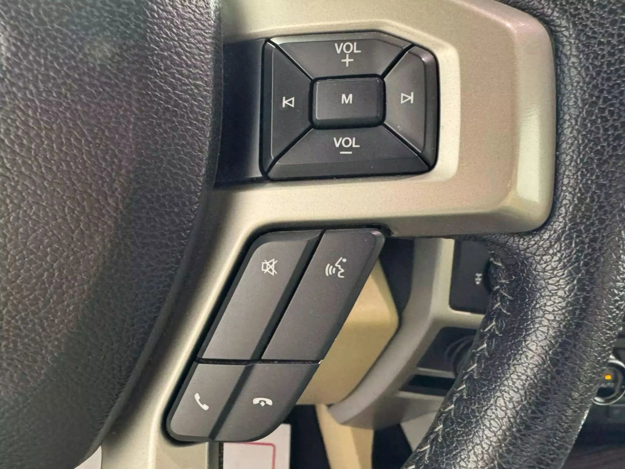 Used 2016 Ford F150 Lariat w/ Equipment Group 502A Luxury AWD/4WD image 17