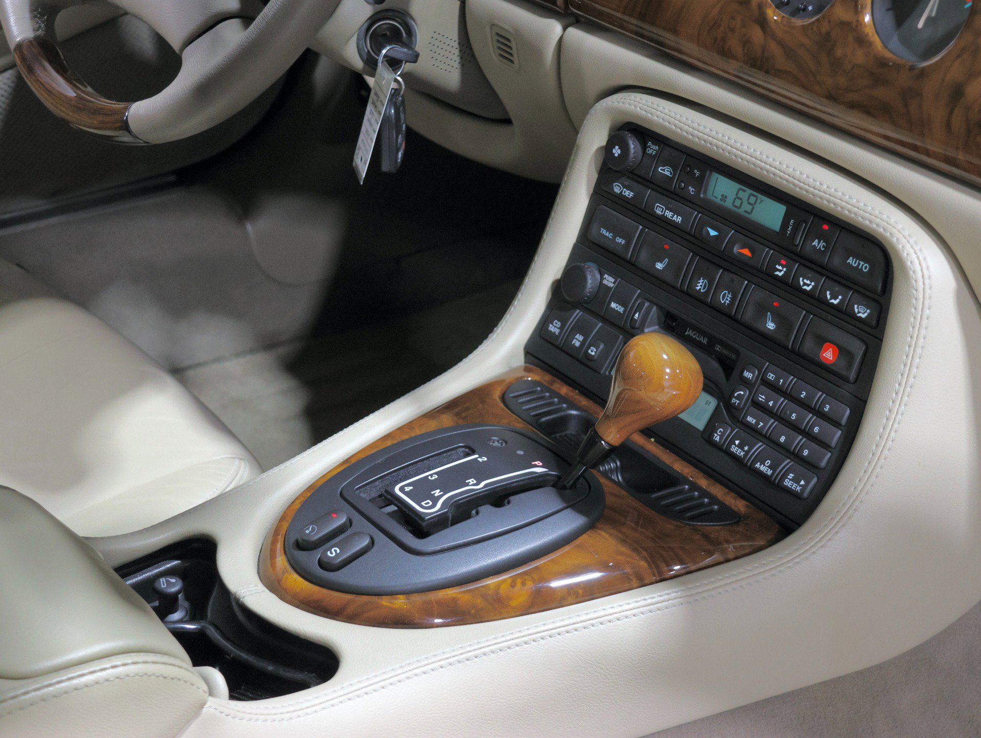 Used 2002 Jaguar XK8 Coupe image 17