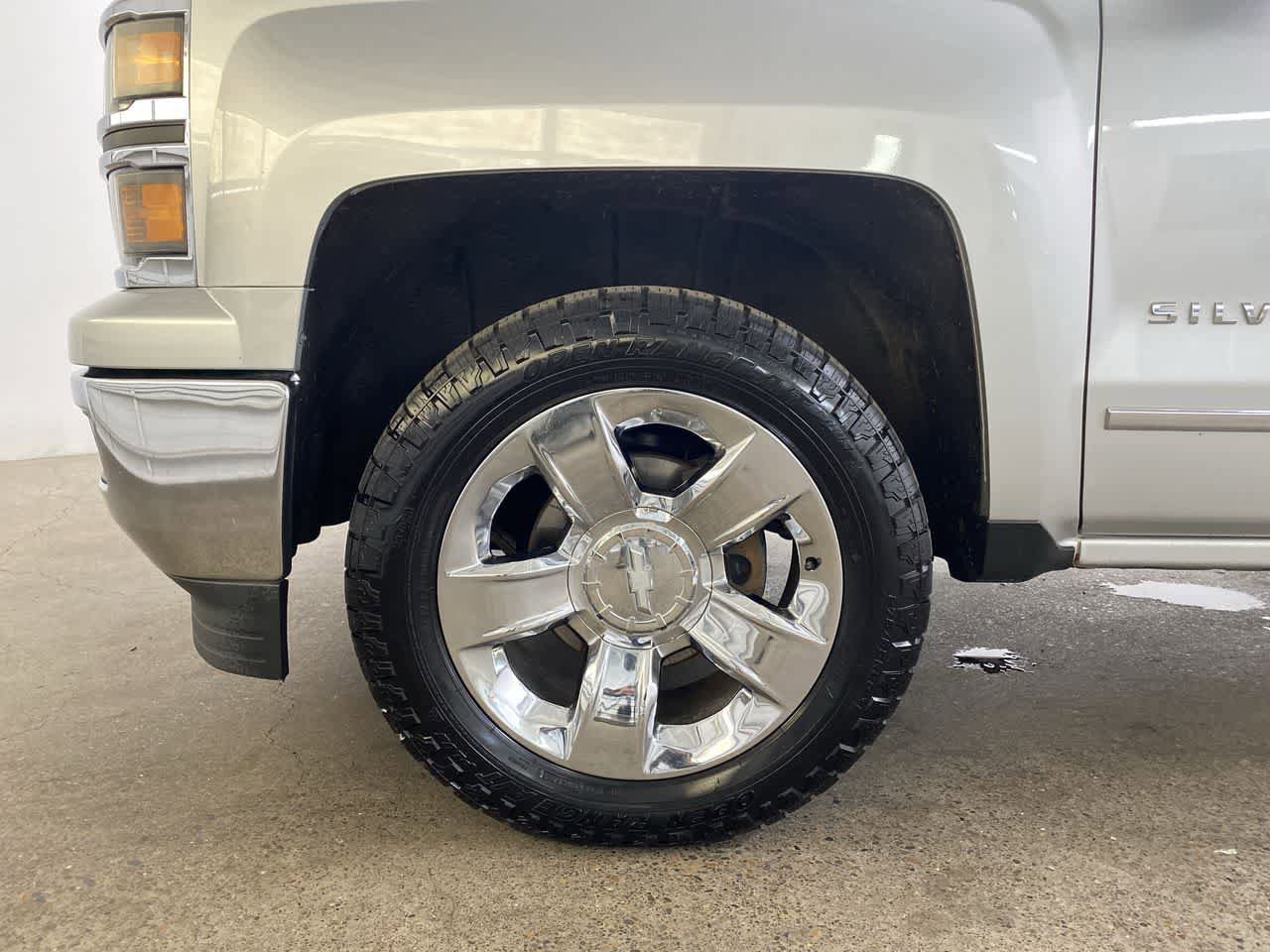 Used 2015 Chevrolet Silverado 1500 LTZ Z71 w/ LTZ Plus Package AWD/4WD image 11