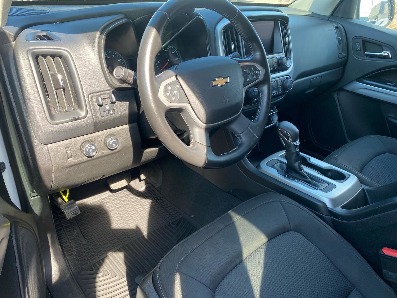 Used 2022 Chevrolet Colorado LT w/ Safety Package image 11