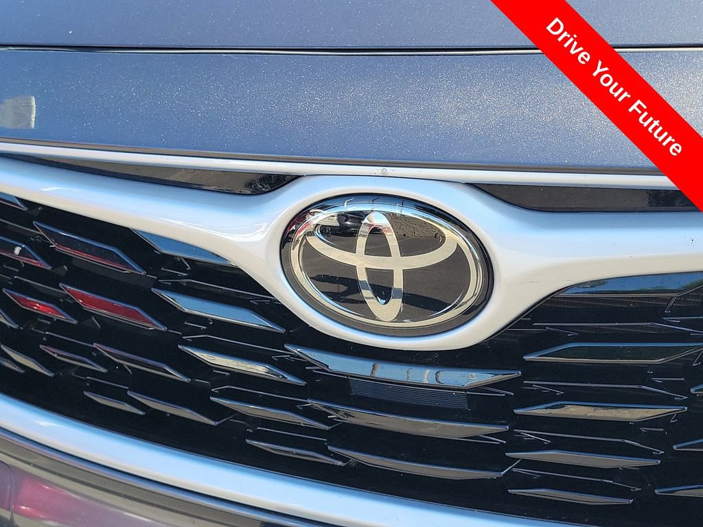 Used 2024 Toyota Highlander XLE FWD image 27