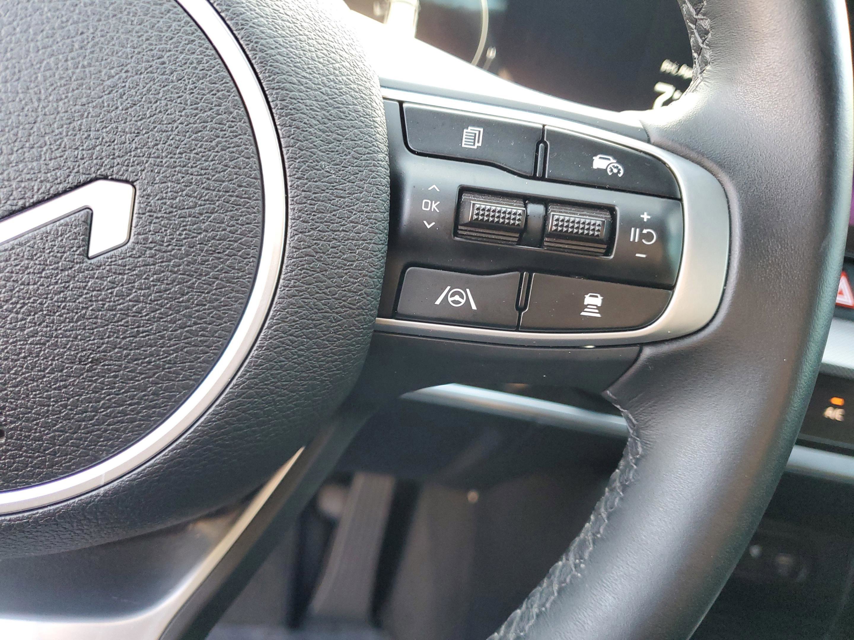 Used 2025 Kia Sportage SX image 25