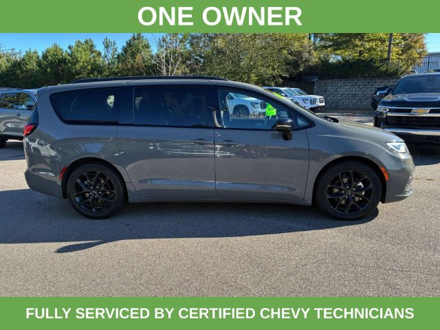 Used 2025 Chrysler Pacifica Limited FWD image 3